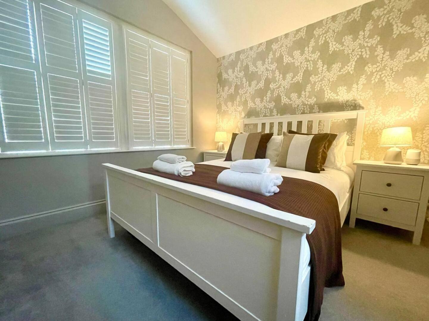 Luxury King-Bed Ensuite With Tranquil Garden Views Londra Esterno foto